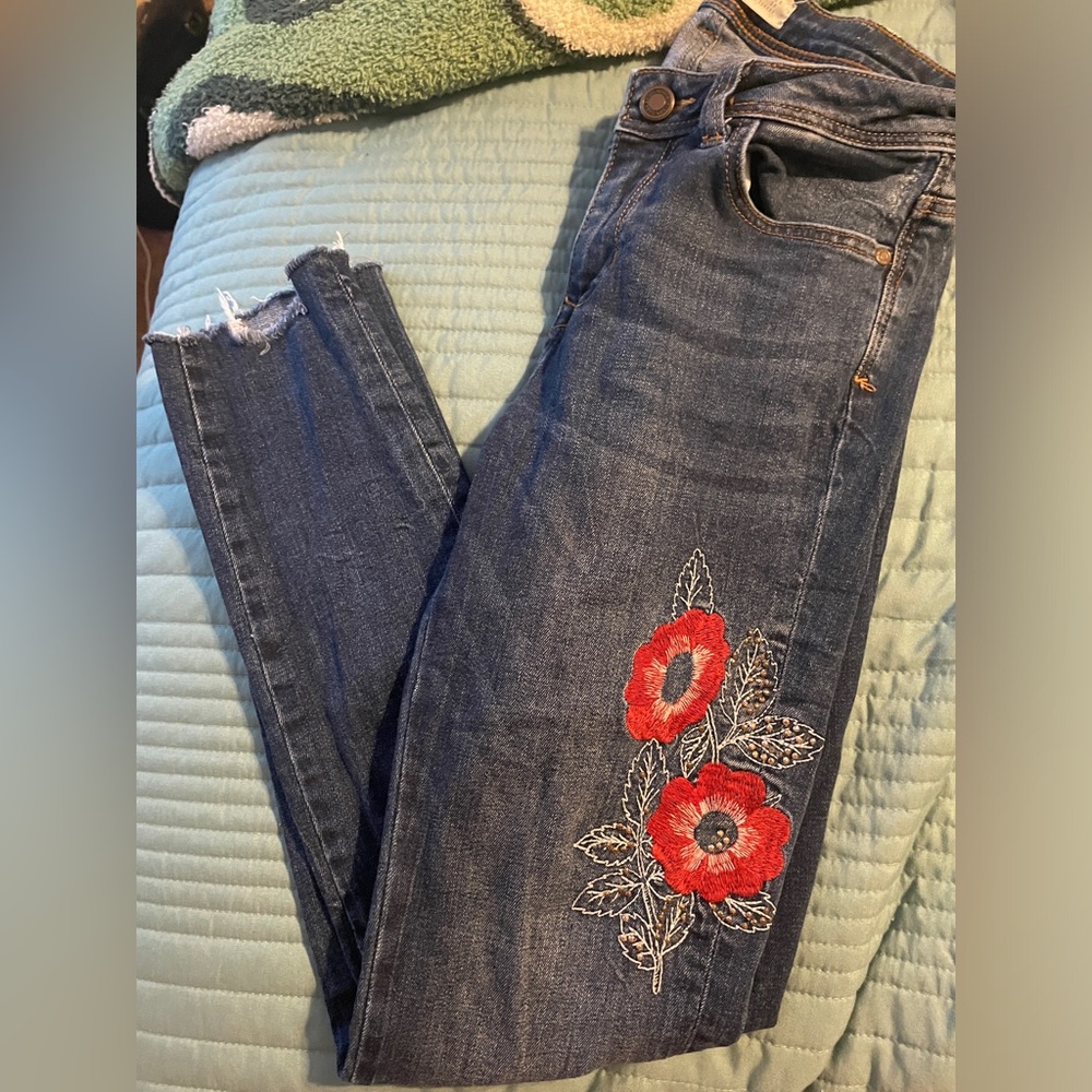 Zara Basic Floral Embroidered Denim Raw Hem Jeans‎ Size 2